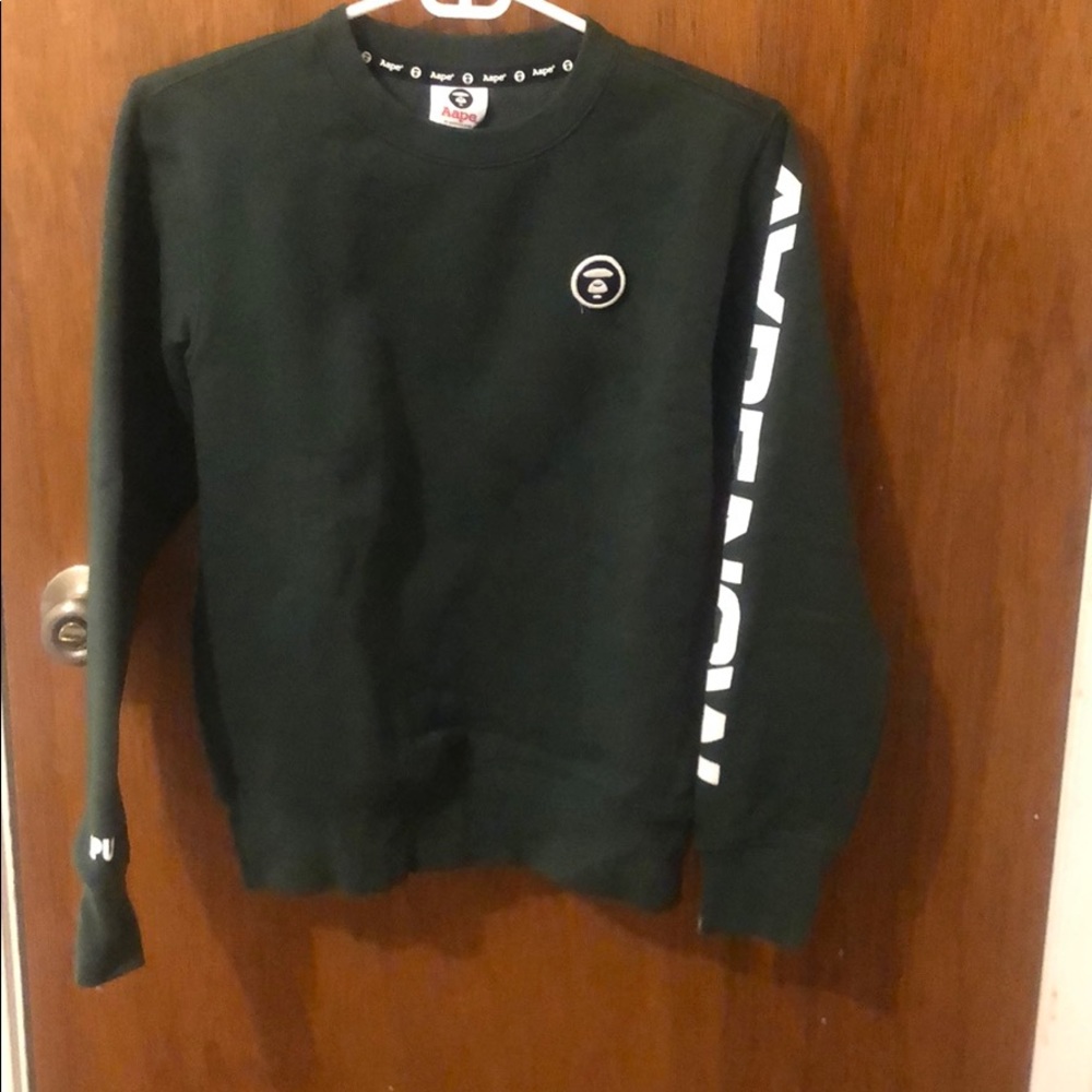 Aape by bathing a ape